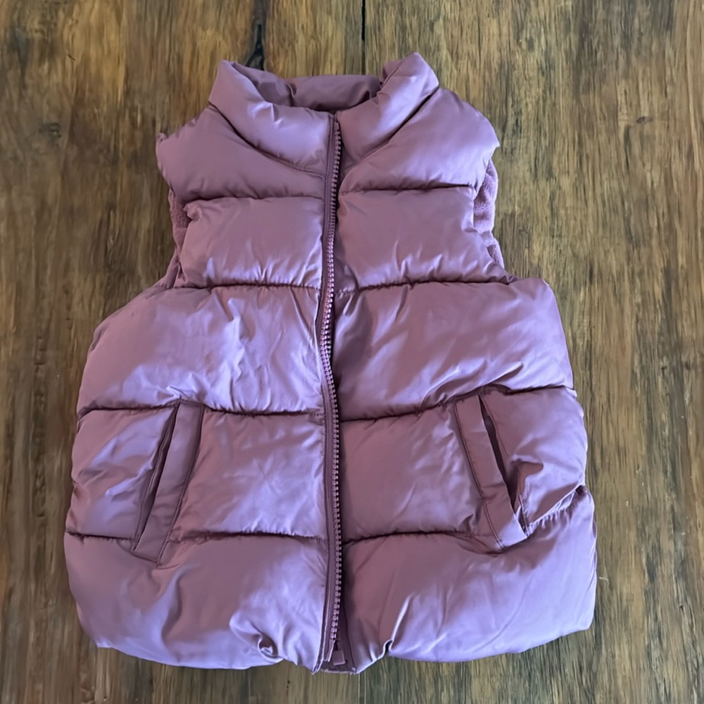 Water-Resistant Quilted Puffer 
Pink
Size 4T